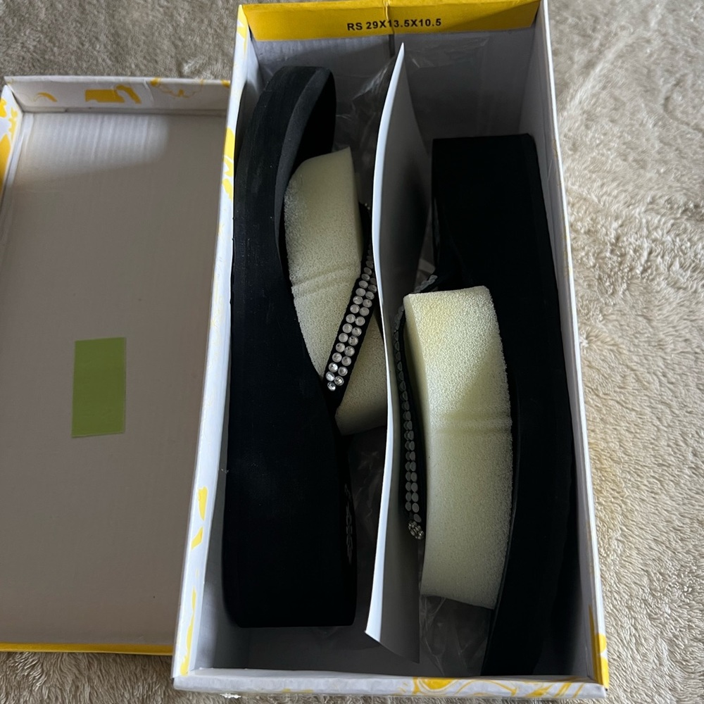 NWT Yellowbox Custard Black Sandals - Picture 7 of 9